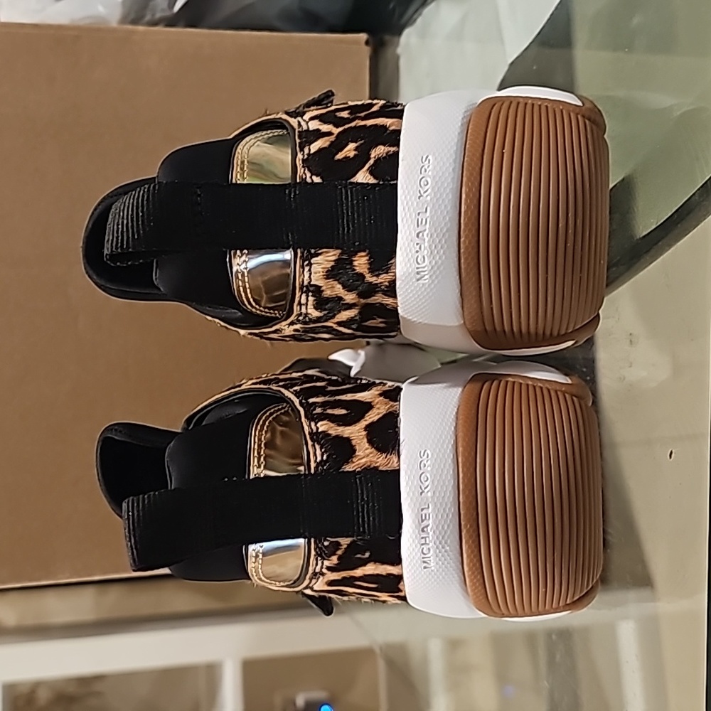 Michael Kors Sneakers - Picture 3 of 7